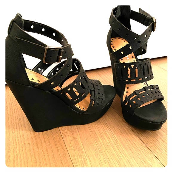 Chinese Laundry black wedges - Picture 1 of 5